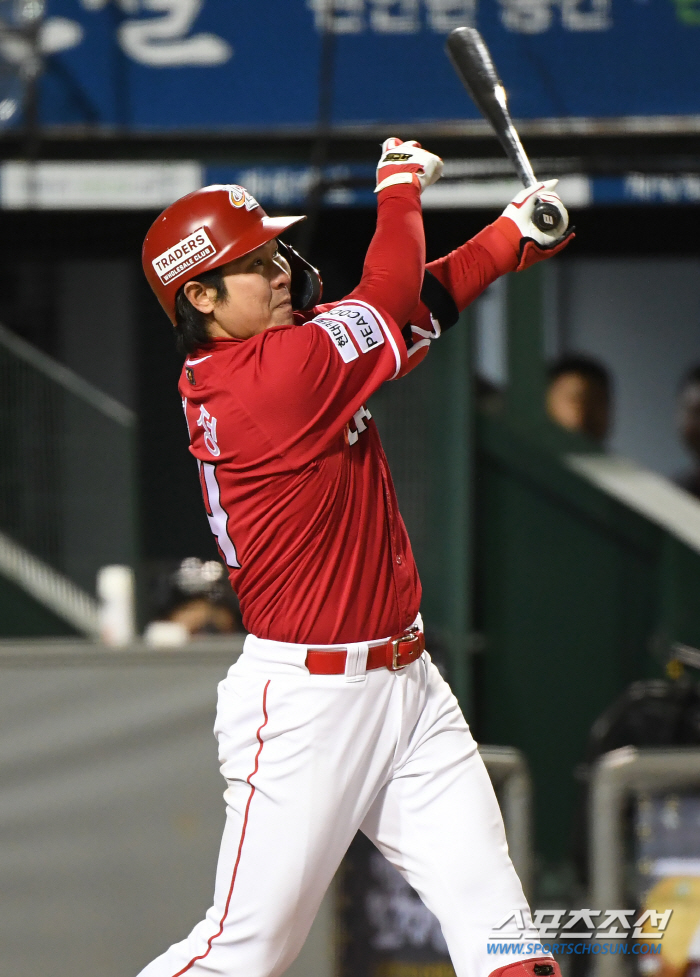 최 정, KBO 통산 17번째 2000안타 금자탑 달성...역대 9번째 …