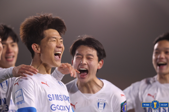 [FA컵 리뷰]'류승우-안병준-전진우 연속골' 수원, 안산 3대1로 꺾고…
