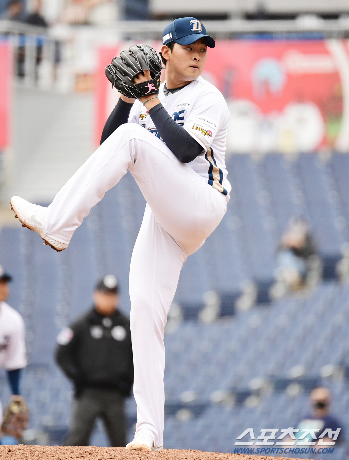 투-타 외인 둘이나 빠졌는데…, 방어율 1위, 홈런 1위, 타율 2위에 …