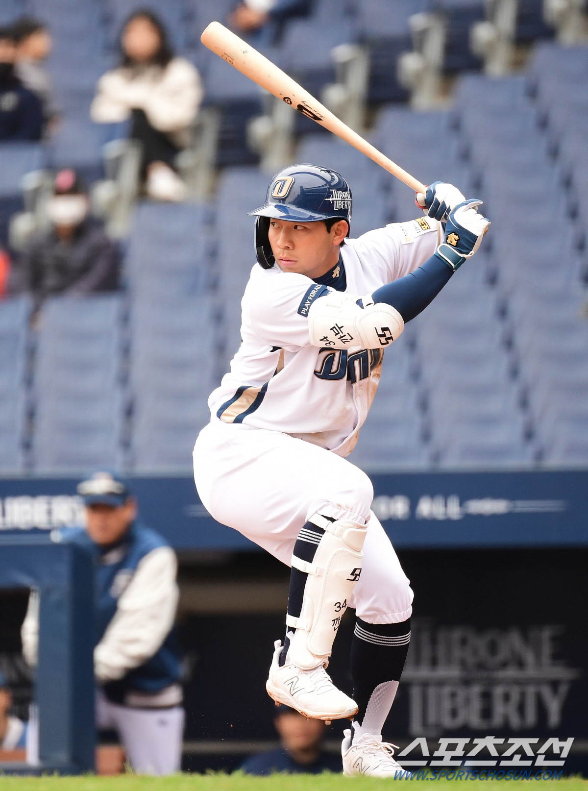 투-타 외인 둘이나 빠졌는데…, 방어율 1위, 홈런 1위, 타율 2위에 …