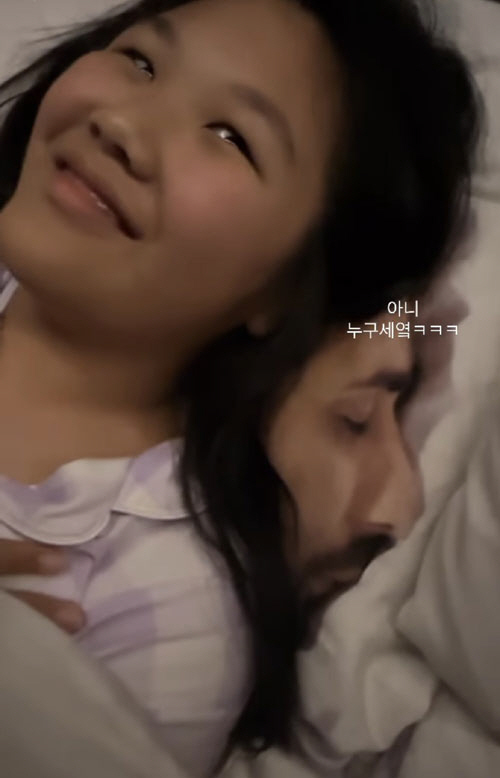 ‘엄태웅♥’ 윤혜진, 딸 누운 침대에 낯선男 “아니 누구세요”..기절초풍…