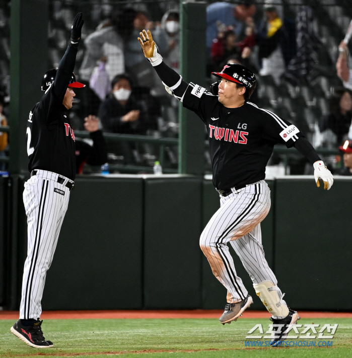 '3:0→3:4→5:4→5:7→12:8' 야구는 9회부터! '김현수 결승…
