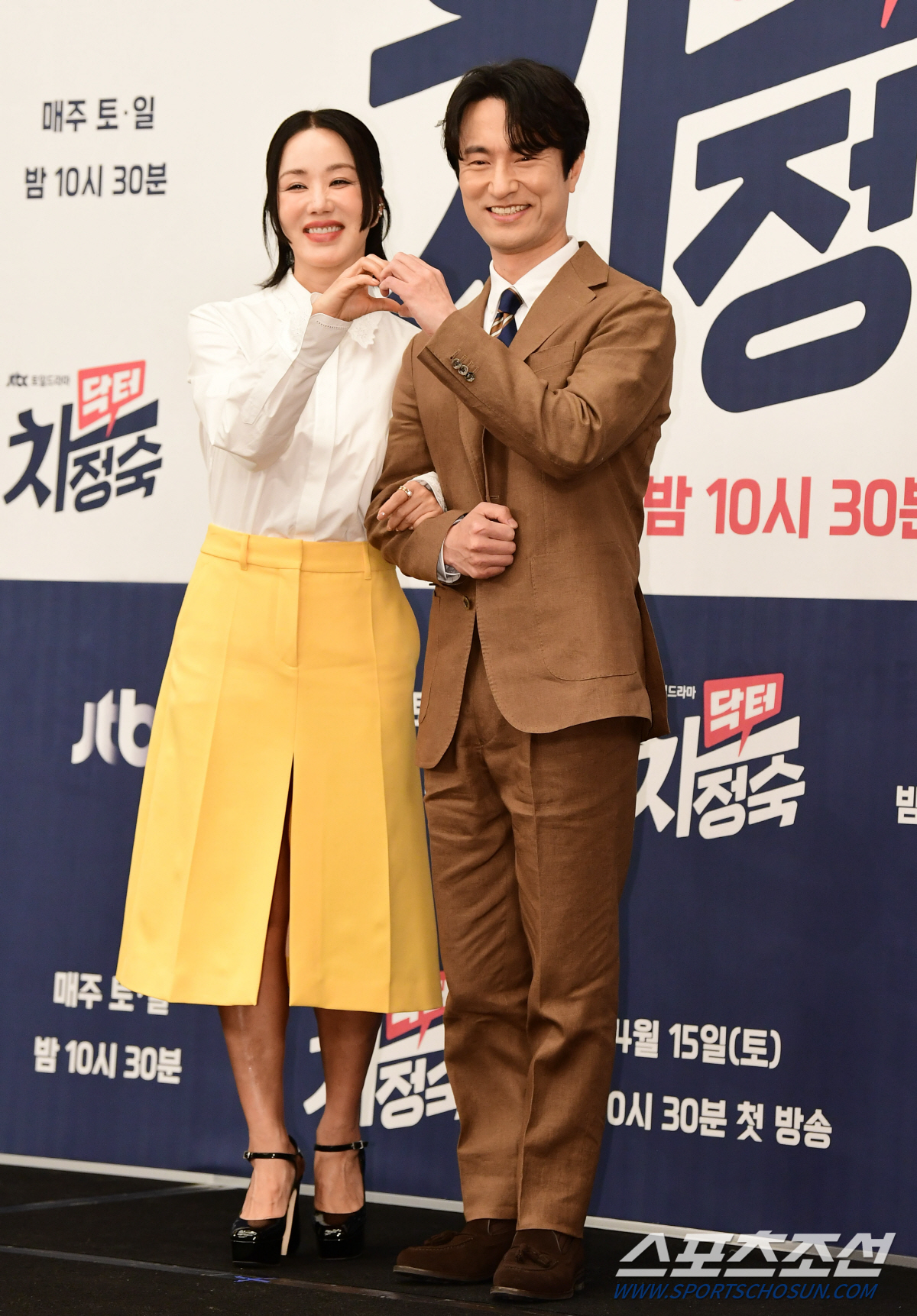 [SC현장] 가수·배우·엄마, 그리고 의사..'닥터 차정숙' 엄정화도 감…