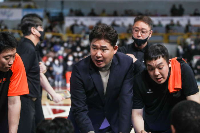 [현장인터뷰]김승기 감독 "2차전 전성현 선발, 제대로 붙어보겠다"