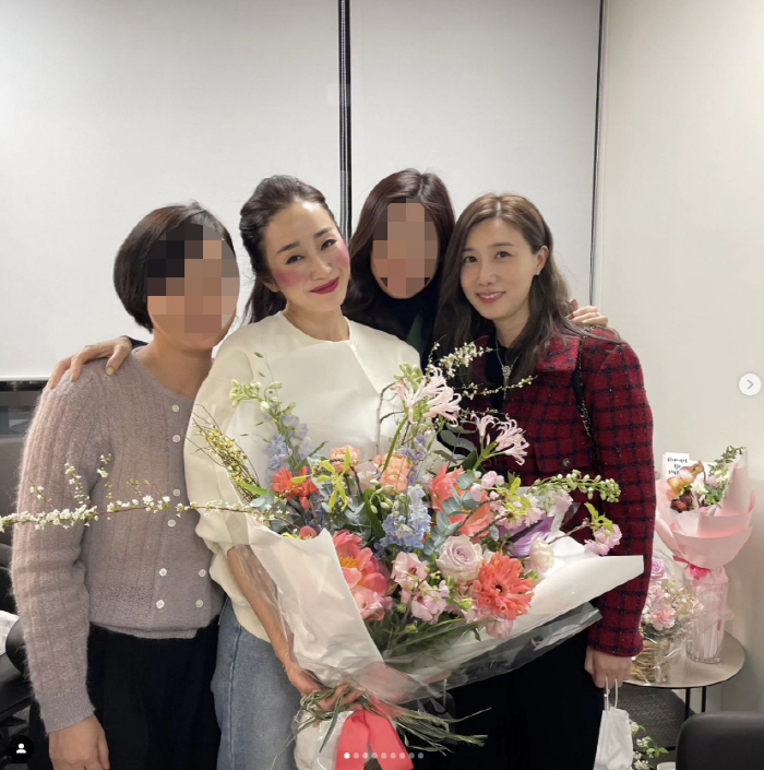 '유재석♥' 나경은 근황 포착 '42살 남매맘' 여전한 미모의 마봉춘