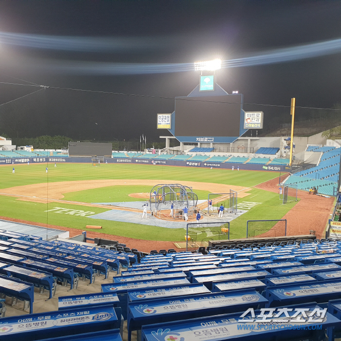 '감독 던지고, 피렐라 치고…' 미세먼지 속 밤을 잊은 삼성 타자들..6…