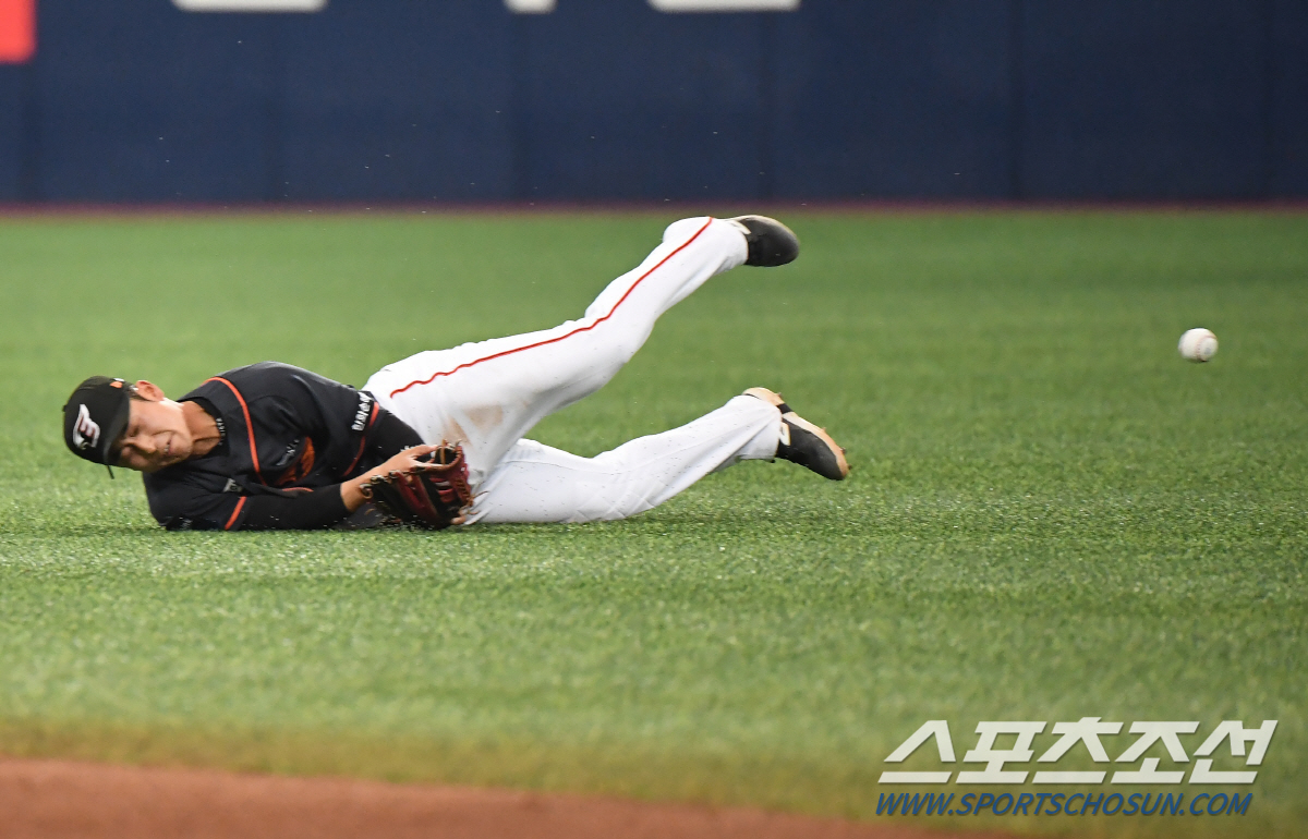 [광주현장]박정현 오선진 부진이 부른, '고졸루키' 문현빈 유격수 선발출…