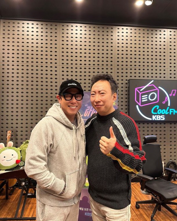 윤종신 "벚꽃 시기 계산해 신곡 출시했는데…이상고온"(라디오쇼)