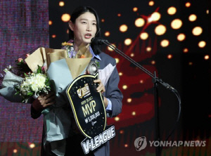 김연경, 흥국생명 잔류 가닥…배유나는 도로공사와 재계약 합의