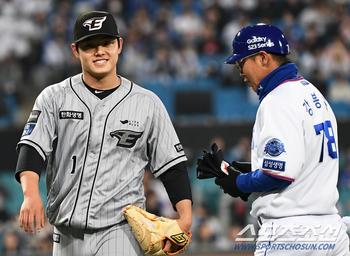'160km 문동주+159.8km 안우진' 강속구 투수 등장에 야구 보는…