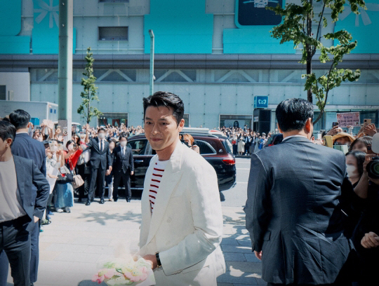 '손예진♥' 현빈, 日 방문에 환영 인파 몰려 해프닝...현지 매체 앞다…
