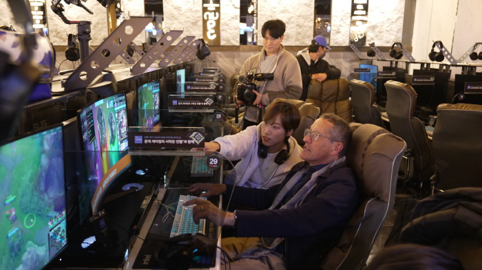 "찜질방에 PC방까지"…CNN 대표앵커 퀘스트, 서울 제대로 즐겼다