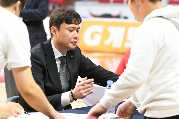 [집중분석] 카오스 그 자체. KT 선택은 송영진 감독이었다. 선임 배경…