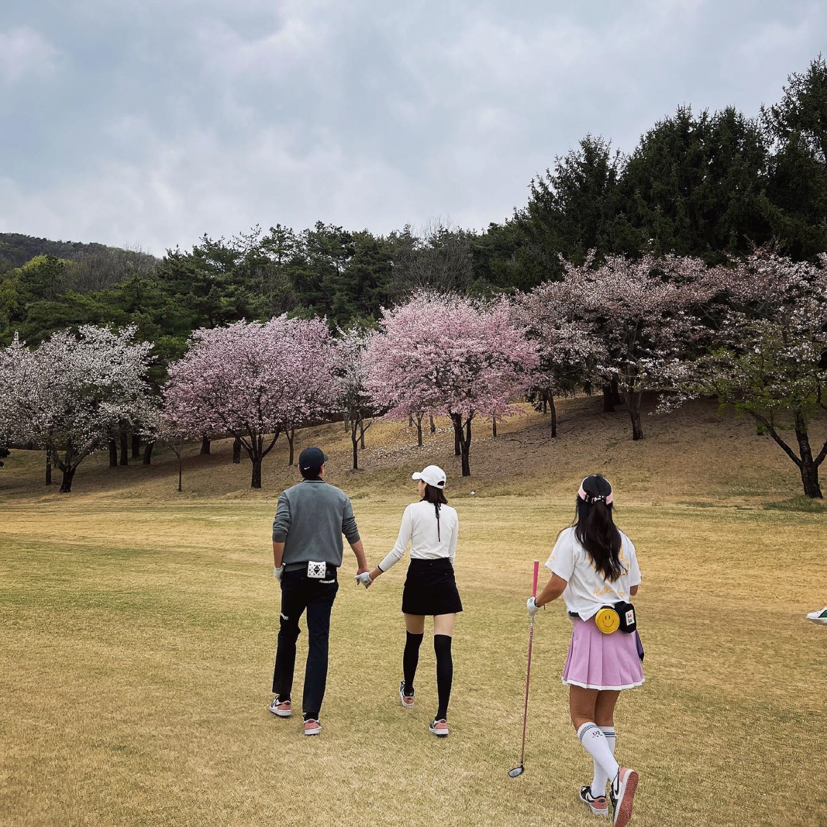 차예련♥주상욱, 손 꼭 잡고 벚꽃 데이트...결혼 7년 차 부부의 달달함