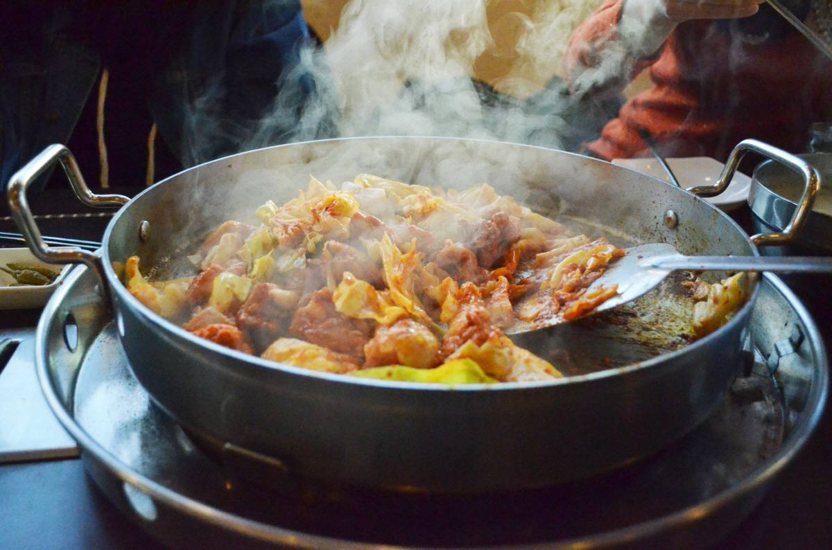 "학생도 아닌데"…부장님 진급 턱으로 '닭갈비 무한리필' 회식