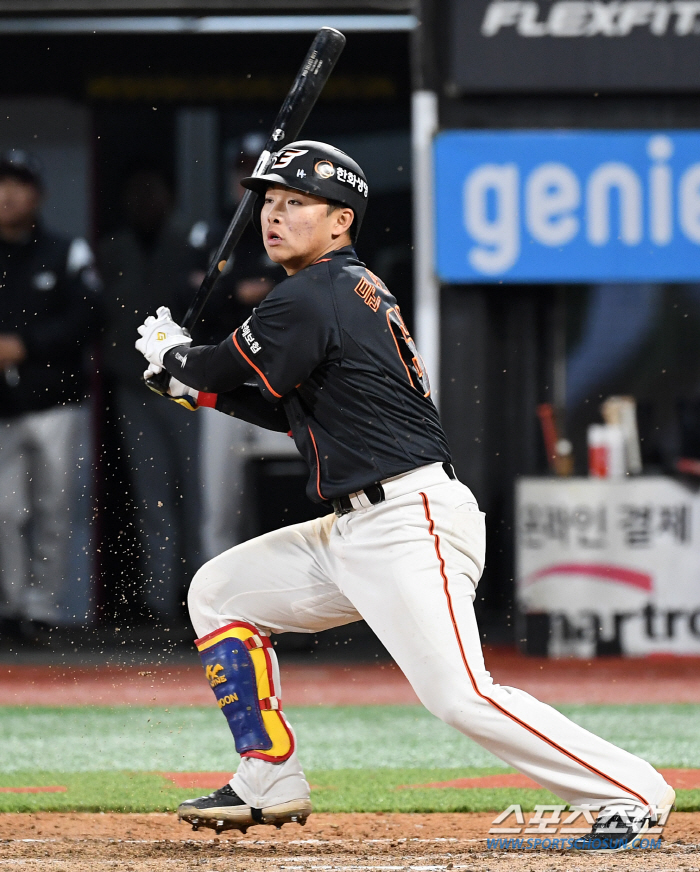 "현빈이 뭐야!" 19살 앳된 얼굴 신인 문현빈..프로 데뷔 첫 타점을 …