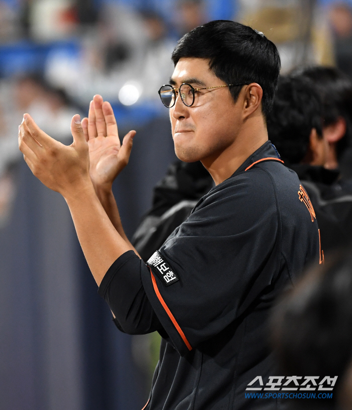 "현빈이 뭐야!" 19살 앳된 얼굴 신인 문현빈..프로 데뷔 첫 타점을 …