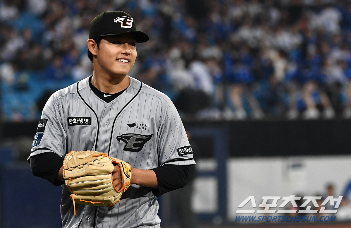 불같은 '강속구'는 비슷한데…비교불가 문동주를 특별하게 만든, 김서현은 …