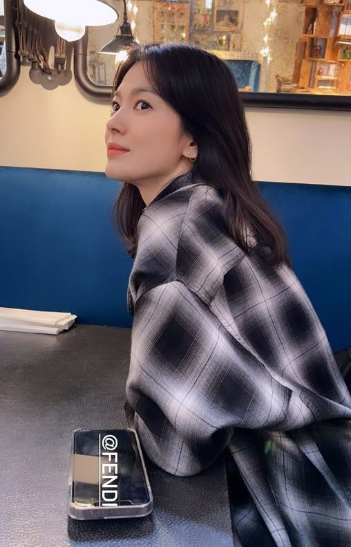 송혜교, '곤약밥 다이어트' 아직도 유지 중? 너무 가녀린 옆라인