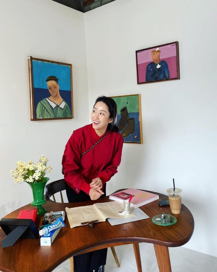 전혜빈, 이태원 소품샵 CEO 됐다…♥치과의사 남편 치약 판매 내조