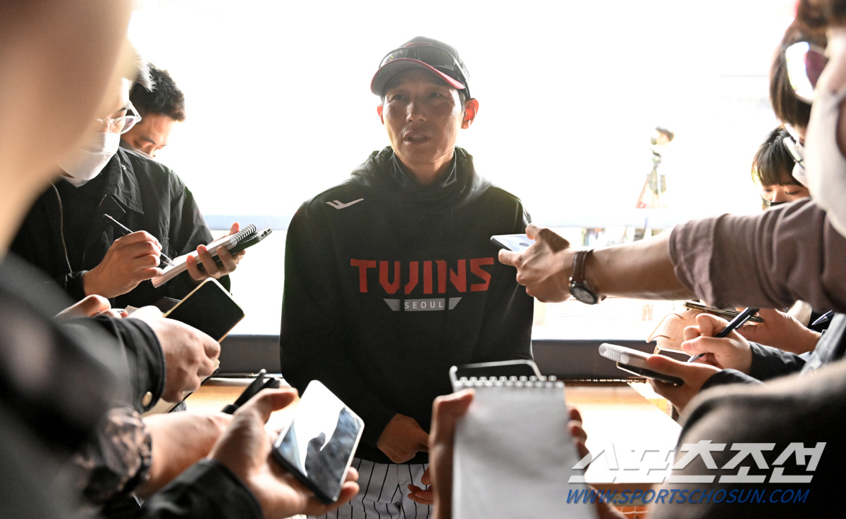 [잠실현장]"인생이 걸린 일인데…" 35세 베테랑 이천웅 불법도박, 고개…