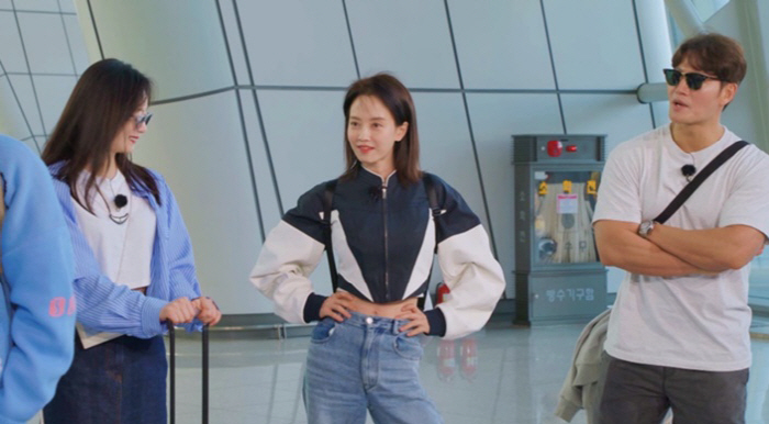 '런닝맨' 4년만에 해외로..송지효의 파격 공항 패션 "이런모습 처음"