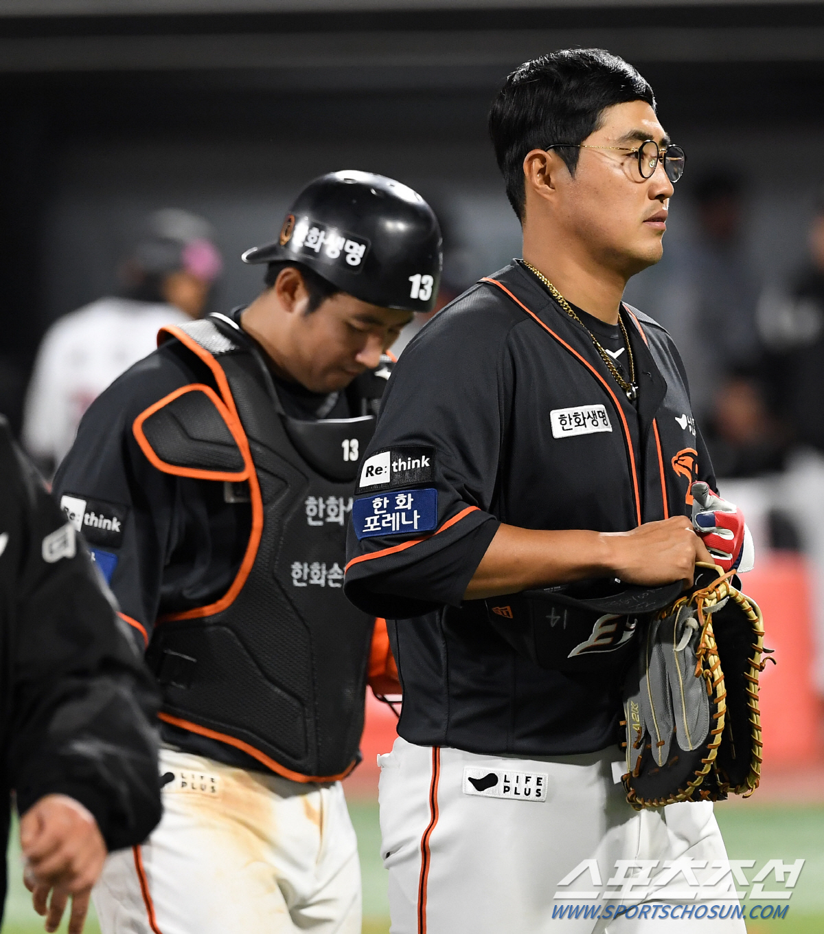 '4번 타자가 저렇게 잘 치는데도 못 이기네’ 연장 12회 4시간 56분…