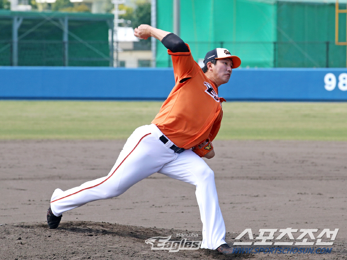 11경기 중 5번 연장이라니…피말리는 승부에 한화불펜 피로누적, 도대체 …