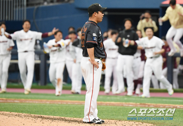 11경기 중 5번 연장이라니…피말리는 승부에 한화불펜 피로누적, 도대체 …