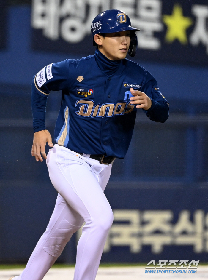 어제는 박세혁, 오늘은 서호철 헤드샷 맞아 앰뷸런스…대체 왜 이러나[인천…