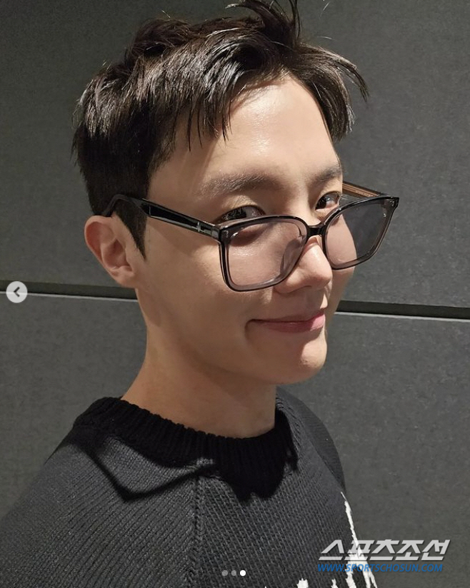 [종합]'입대' 앞둔 제이홉, 마지막 라이브 방송서 "아무것도 하기 싫더…