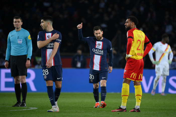 '파리의 밤은 아름다웠다' 음바페·메시 동시 폭발! PSG 승점 9점차 …