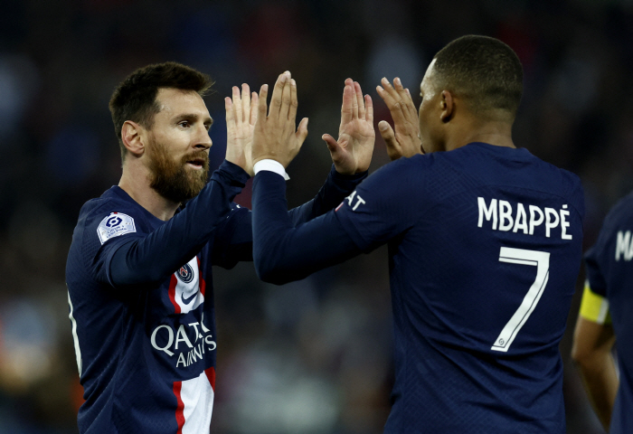 '파리의 밤은 아름다웠다' 음바페·메시 동시 폭발! PSG 승점 9점차 …