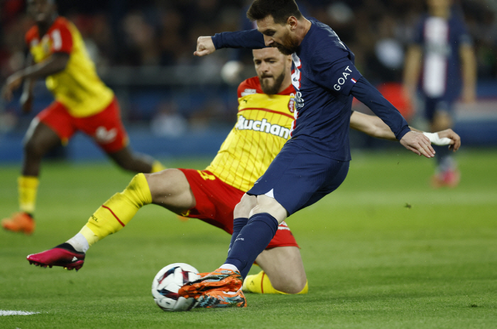 '파리의 밤은 아름다웠다' 음바페·메시 동시 폭발! PSG 승점 9점차 …