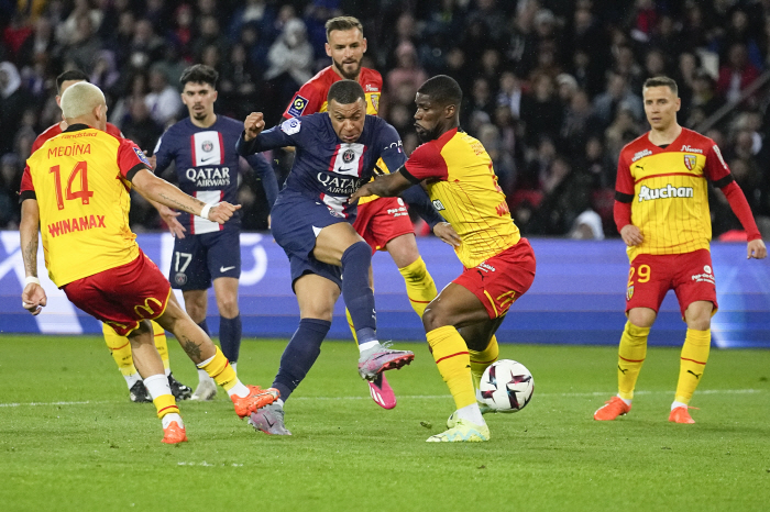 '파리의 밤은 아름다웠다' 음바페·메시 동시 폭발! PSG 승점 9점차 …