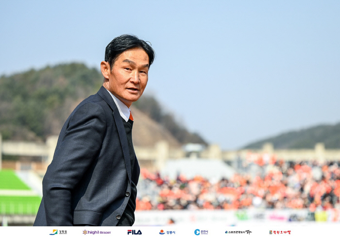 '구호천사' 최용수 감독, 산불 복구 성금 3000만원 쾌척…대피소 자원…
