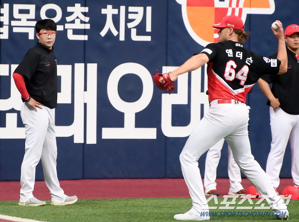 ‘한국팬들이 고마워서…’ 훈련에만 집중하던 앤더슨이 잊지 않은 것 [고척…
