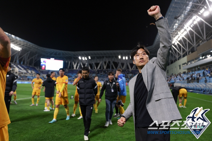 '승장'이정효 광주 감독의 일침"아사니 경기에만 집중해!그래서 재교체한 …