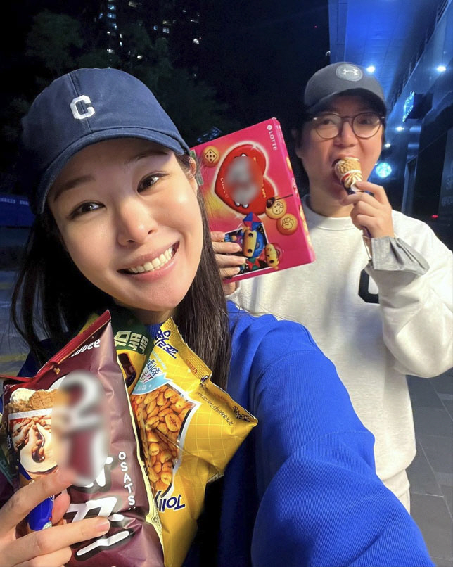 '김태현♥'미자, 결혼 후 14kg 찌고도 여전한 식욕…품 안에 '과자가…