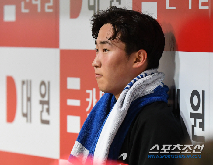 '하필 첫 상대가…' 아기호랑이 진땀 흘린 '데뷔 20년차' 대선배의 호…