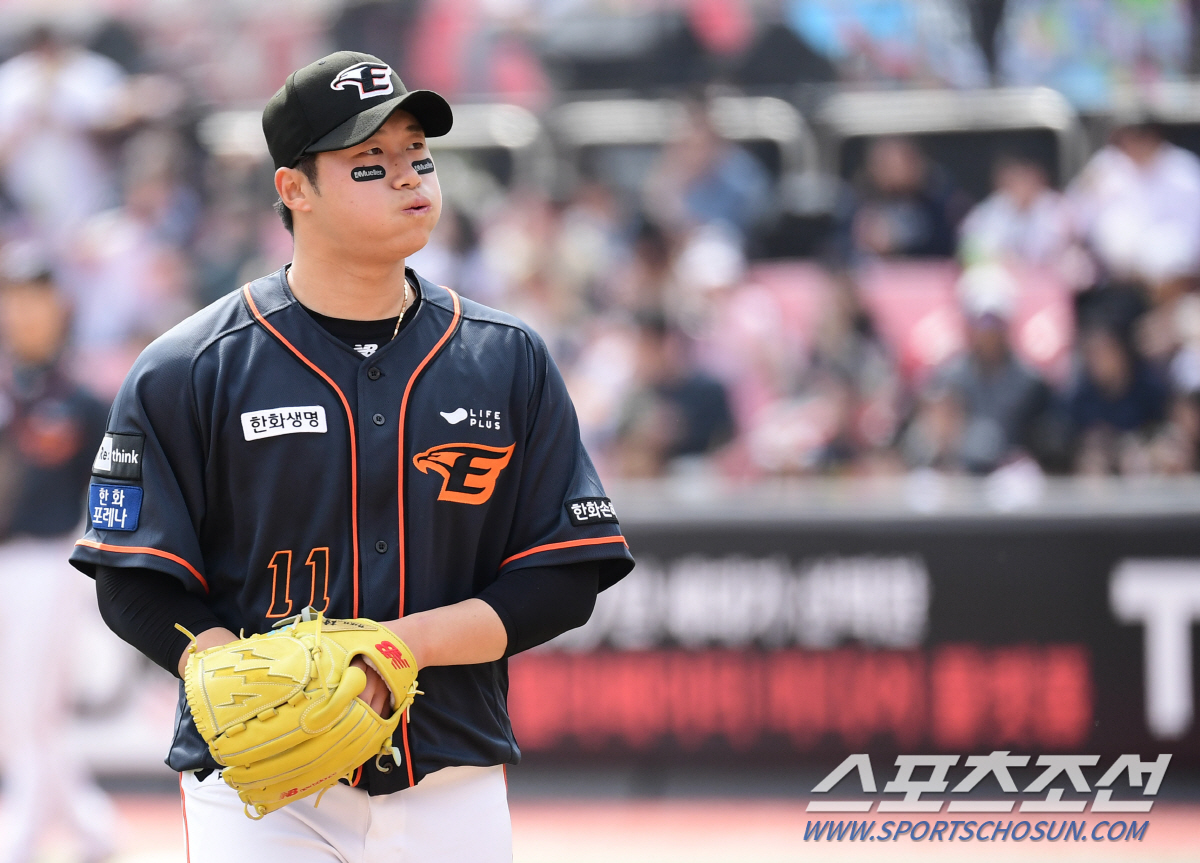 [수원현장]배팅볼 치듯 15안타 14득점, 한화 상승세 꺾은 KT 타선,…