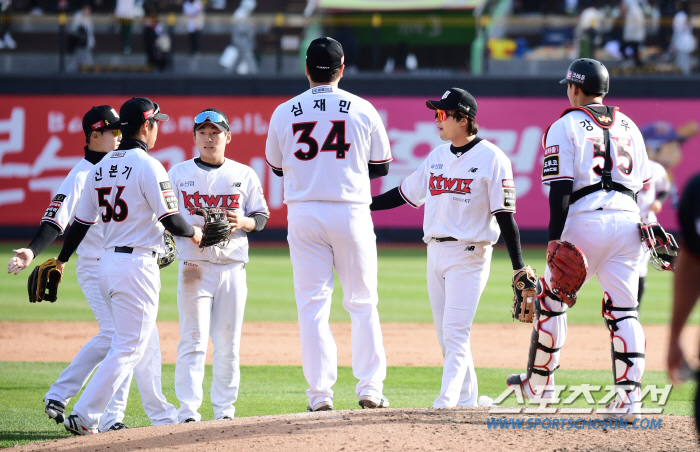 24승, 45홀드, 16홈런, 120타점, 123득점이 없는데 5할 승률…