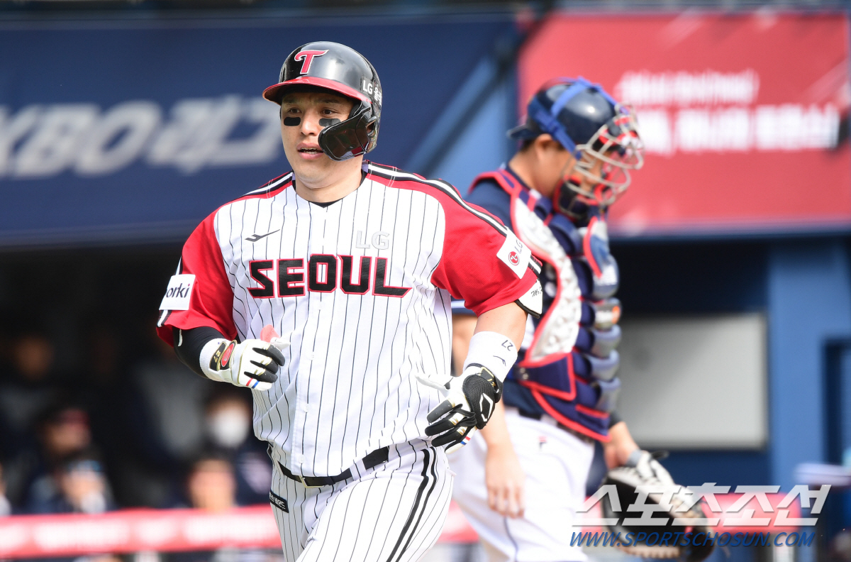 '홈런보다 묵직한 한방' 양의지 '박동원과 공격형 포수 대결에서 승리' …