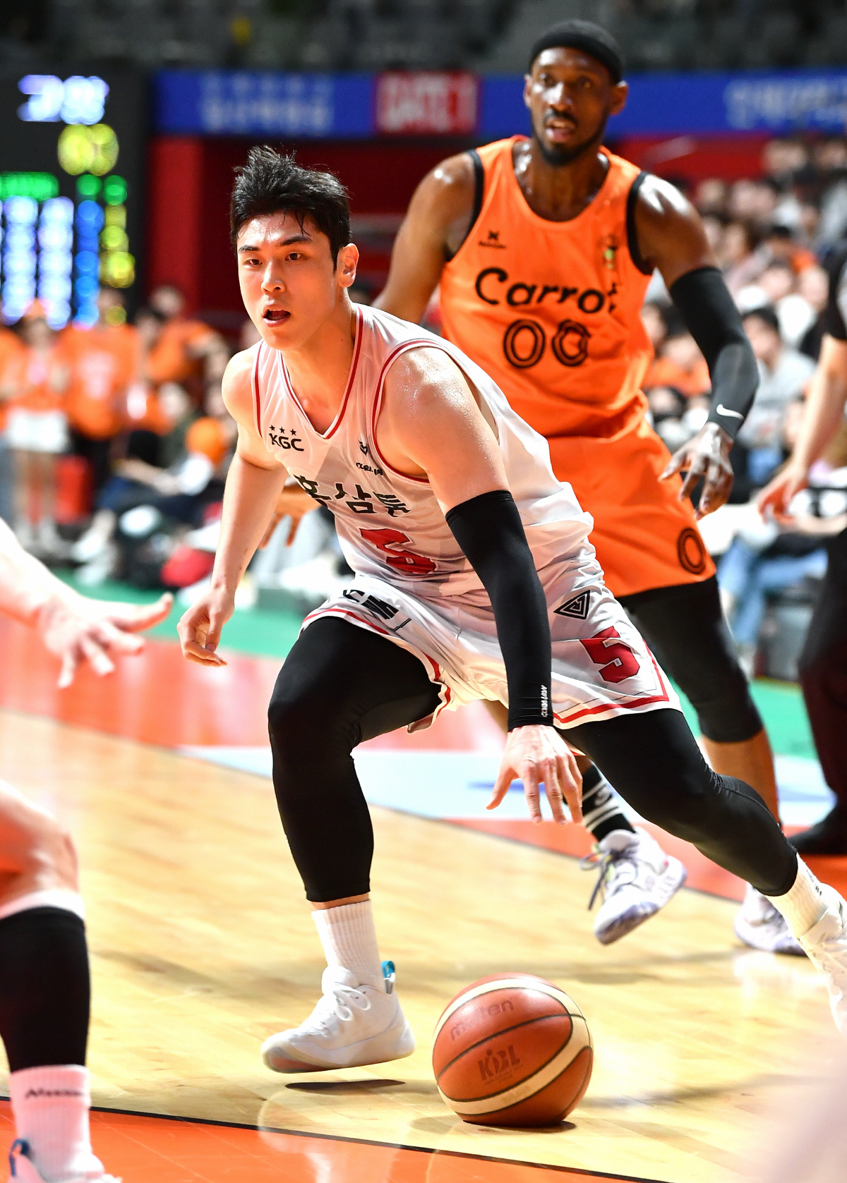 [4강PO] 투지에선 이겼지만, 승부에서 진 캐롯. 변준형 26점 KGC…