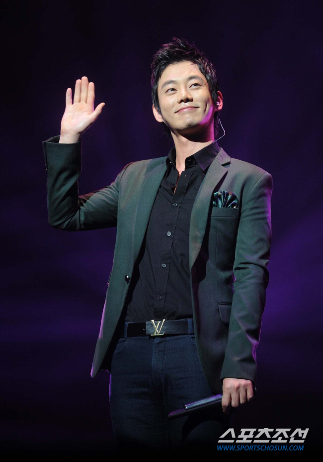 '5월 결혼' 테이 "1살 연하 ♥예비신부, 존경하고 소중한 사람"[전문…
