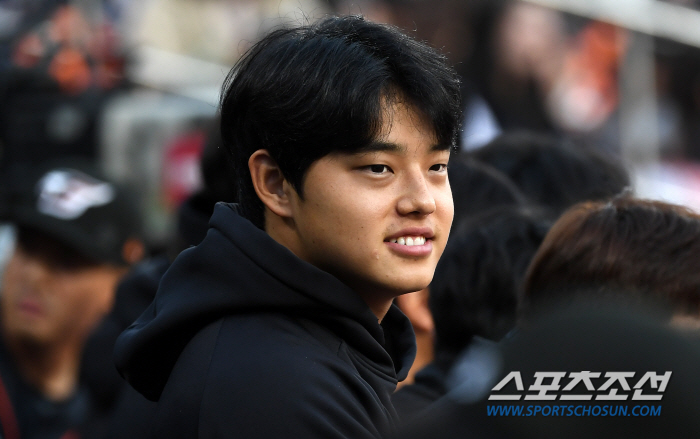 일부러 피할 것도 붙일 것도 없는 안우진-문동주 맞대결, 5월말 열릴까