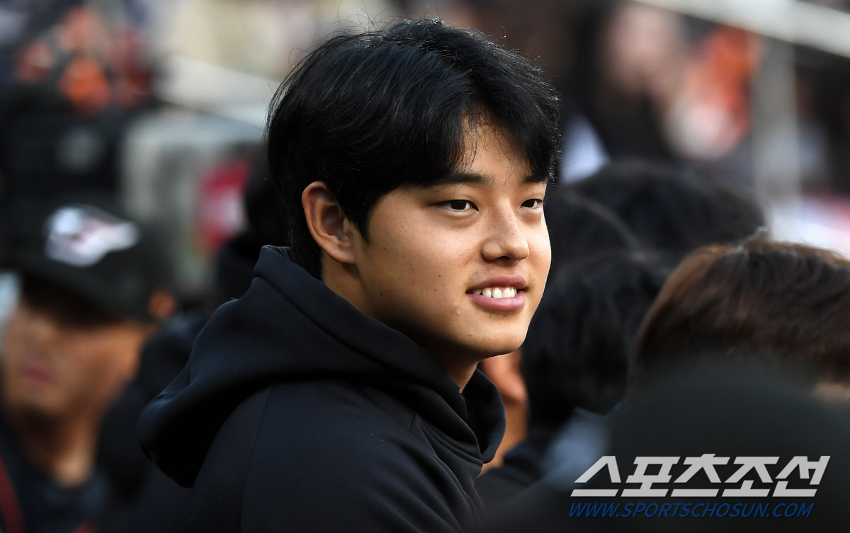 일부러 피할 것도 붙일 것도 없는 안우진-문동주 맞대결, 5월말 열릴까