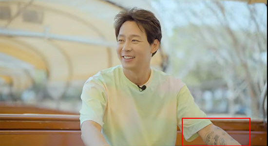 박유천, 팔뚝에 새겼던 '전 여친 얼굴' 타투 지웠다…살오른 37세 근황