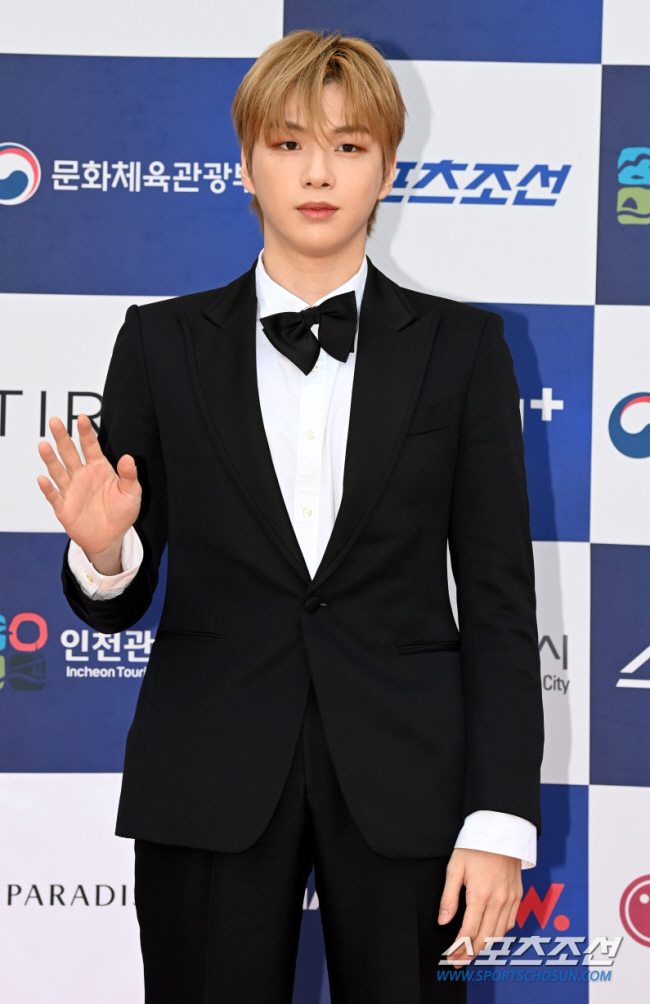 [공식]강다니엘 측 "악플러 사법 처분, 모욕죄 성립…명백한 범죄 행위"…
