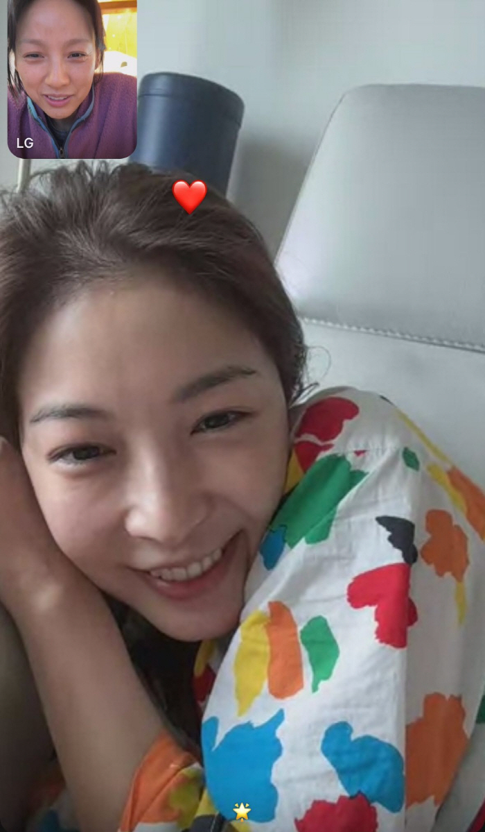 이효리, 보아와 민낯 영상통화 포착...잠옷차림도 "귀요미"